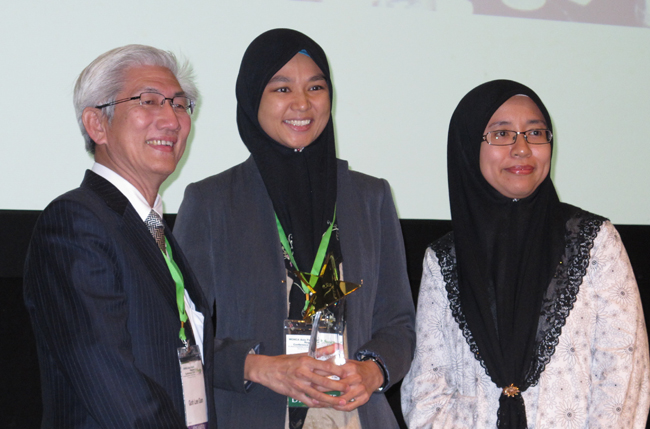 Goh Lee Gan with research championship winners