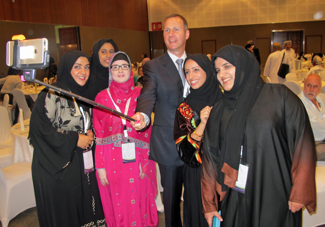 Prof Michael Kidd takes a selfie with women FPs from Oman