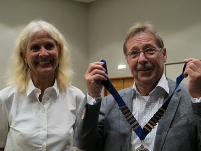 Another handover time - here in 2016, Job Metsemakers transfers the chain of office for WONCA Europe president to Anna Stavdal.