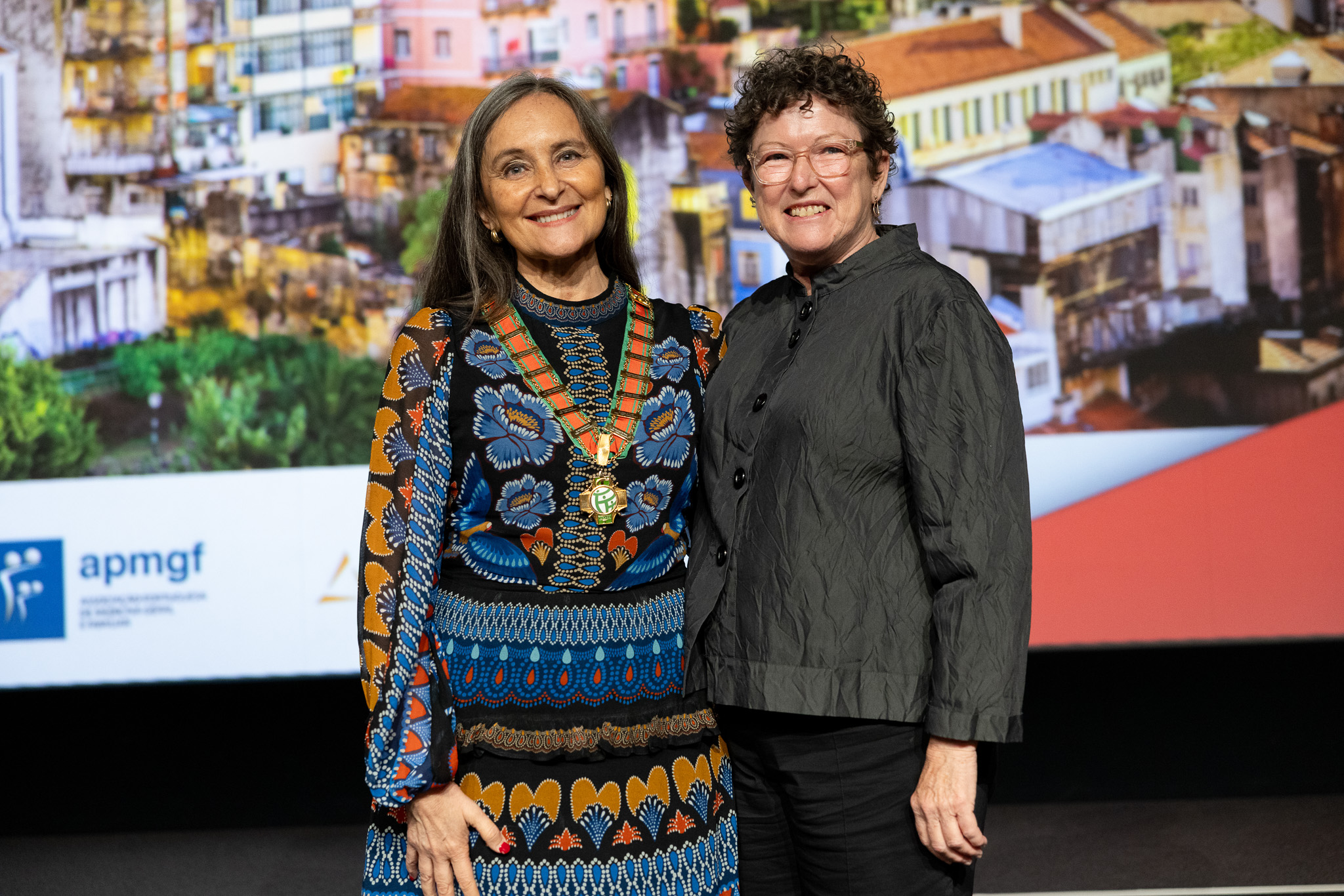 Dr Viviana Martínez-Bianchi and Dr Karen Flegg leadership handover