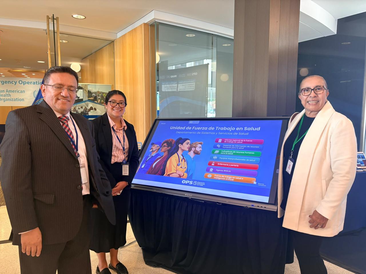 Dr E. Benjamín Puertas and Dr Dora Patricia Bernal Ocampo at PAHO headquarters