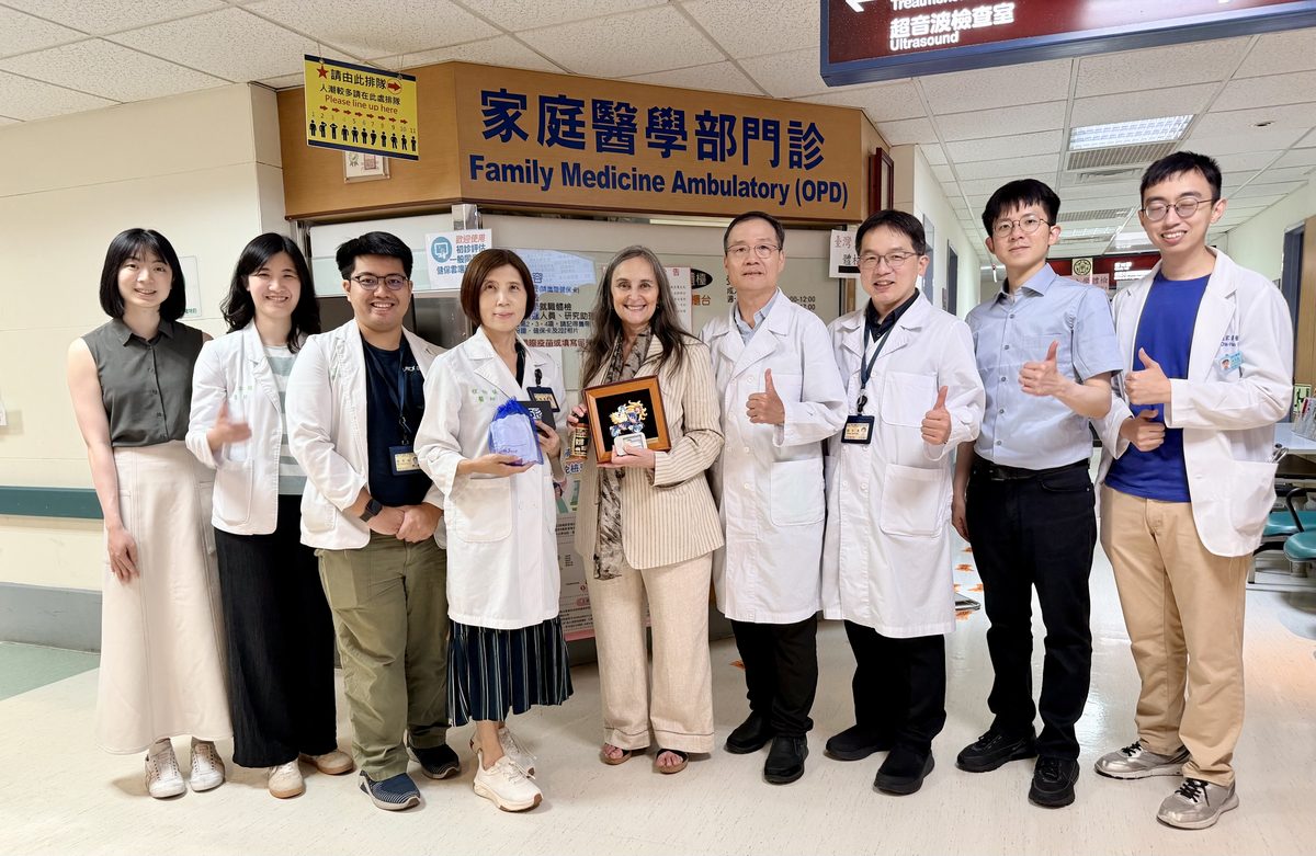 Prof. Viviana Martínez-Bianchi with faculty, residents, and students outside the Family Medicine outpatient clinic at National Taiwan University Hospital