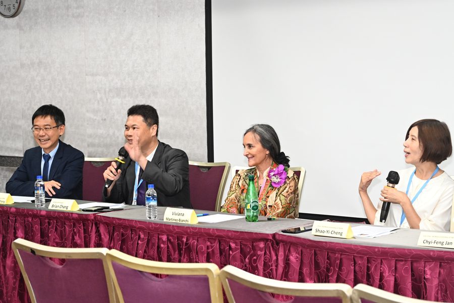 Prof. Viviana Martínez-Bianchi at a panel table with Dr. Brian Chang and TAFM colleagues