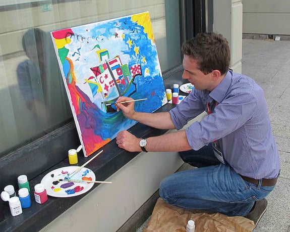 Sven Streit (VdGM past Chair) putting the final touches in the painting